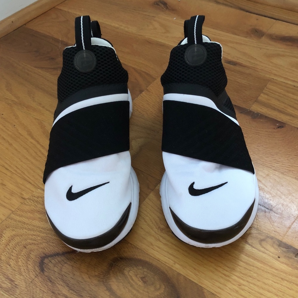 Nike black and white prestos